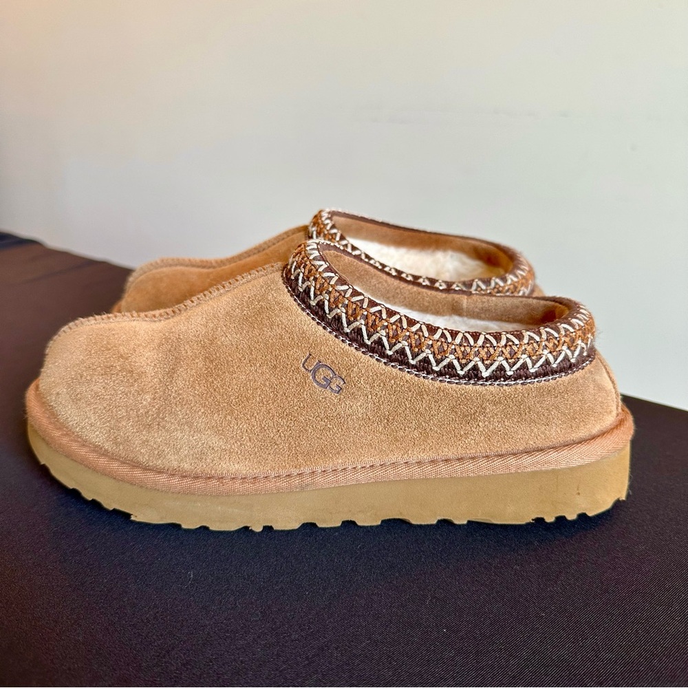 UGG Tasman II Slipper in Chestnut